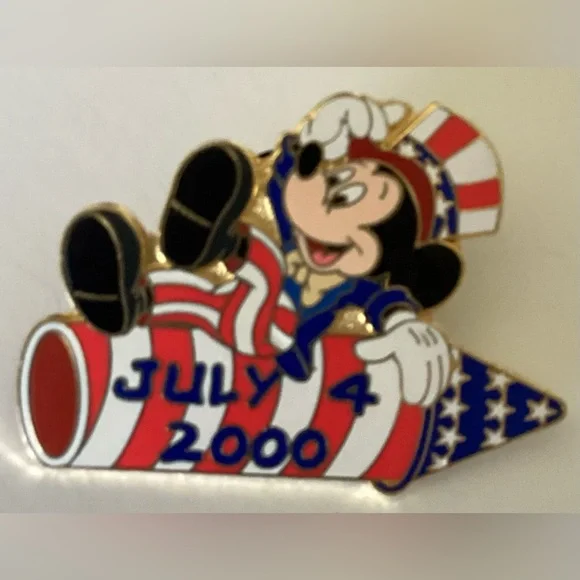 Disney 4th of July pins (1) SIGNED BY THE ARTIST - Picture 3 of 4